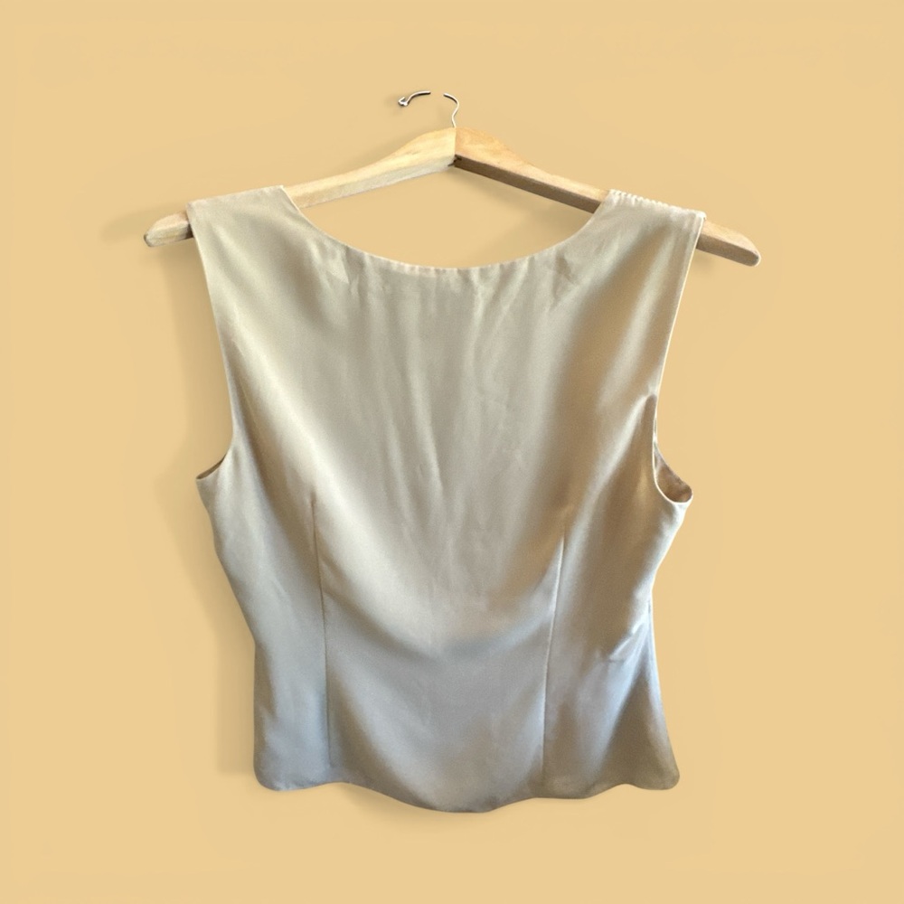 Covington Light Cream V-Neck Sleeveless Top Milkmaid Work Casual Coquette Blouse - Picture 2 of 6